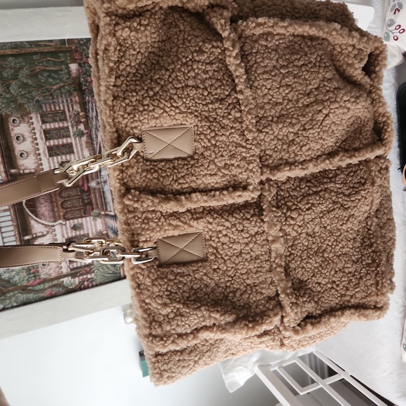 Steve Madden BCrush Jumbo Sherpa Tote Bag Brown oversized zip bag - Picture 4 of 4